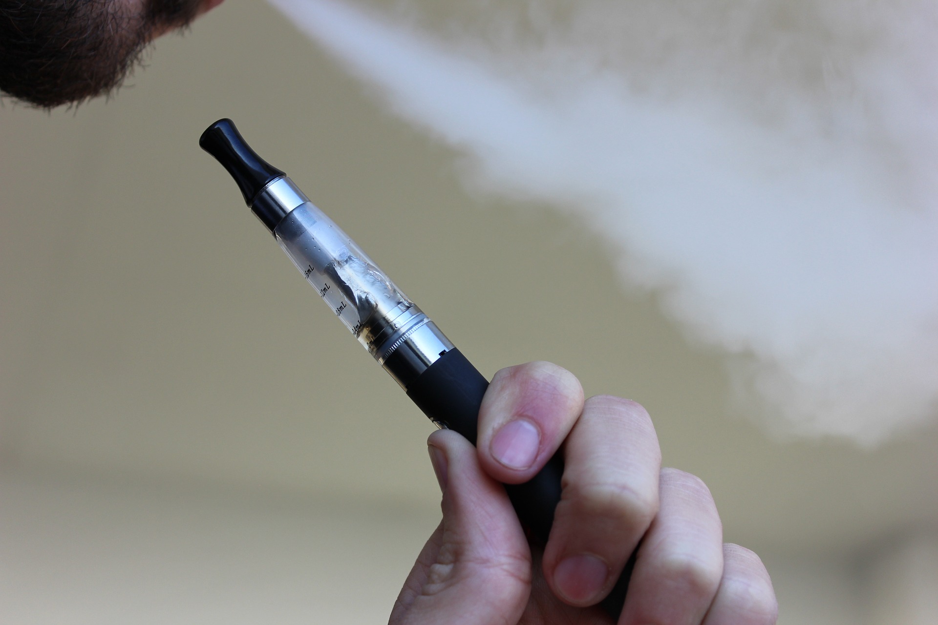 Un estudio preliminar apunta a daños pulmonares por los vapeadores y cigarrillos electrónicos